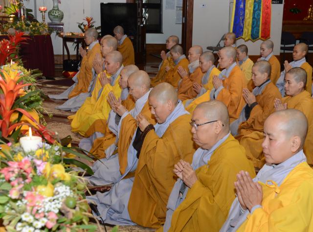 Lễ Thắp Nến Tưởng Niệm Sư Bà Toạ Chủ Chùa Đức Viên, San Jose, Hoa Kỳ