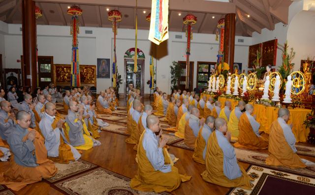 Lễ Thắp Nến Tưởng Niệm Sư Bà Toạ Chủ Chùa Đức Viên, San Jose, Hoa Kỳ