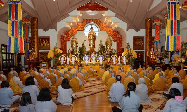 Lễ Thắp Nến Tưởng Niệm Sư Bà Toạ Chủ Chùa Đức Viên, San Jose, Hoa Kỳ