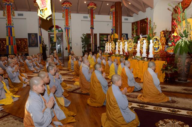 Lễ Thắp Nến Tưởng Niệm Sư Bà Toạ Chủ Chùa Đức Viên, San Jose, Hoa Kỳ