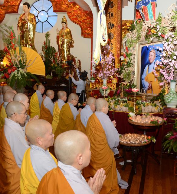 Lễ Thắp Nến Tưởng Niệm Sư Bà Toạ Chủ Chùa Đức Viên, San Jose, Hoa Kỳ