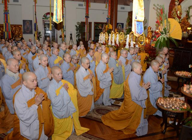 Lễ Thắp Nến Tưởng Niệm Sư Bà Toạ Chủ Chùa Đức Viên, San Jose, Hoa Kỳ