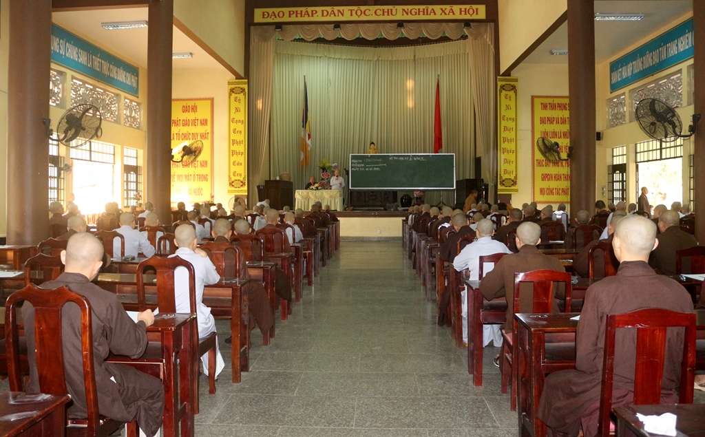 Bình Dương: Trường Trung Phật học tổ chức thi học kì.