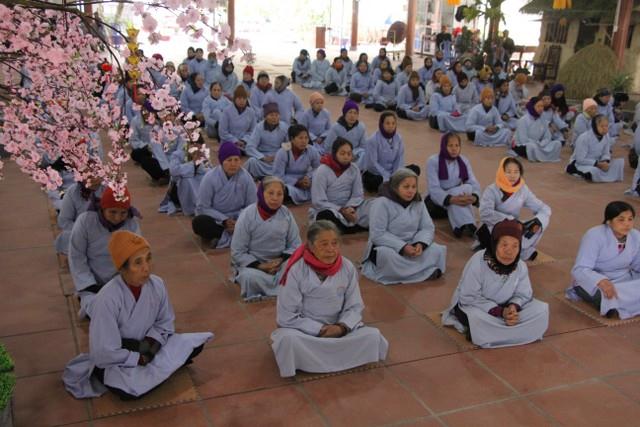 Thái Bình: Chùa Văn Môn tổng kết đạo tràng, tặng quà Phật tử
