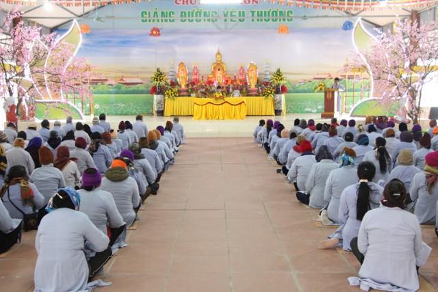 Thái Bình: Chùa Văn Môn tổng kết đạo tràng, tặng quà Phật tử