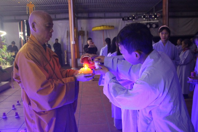 Thái Bình: Đêm hoa đăng vía Phật Di Đà tại chùa Văn Môn