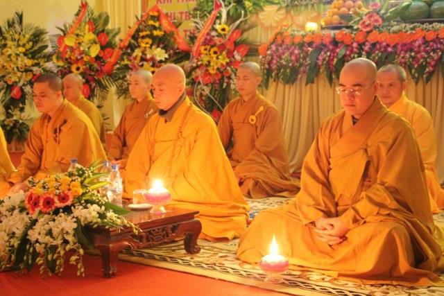 Thái Bình: Đêm hoa đăng vía Phật Di Đà tại chùa Hoằng Văn