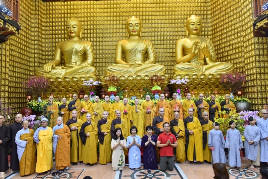 Chùa Giác Ngộ: Nhộn nhịp đêm giao thừa xuân Mậu Tuất 2018