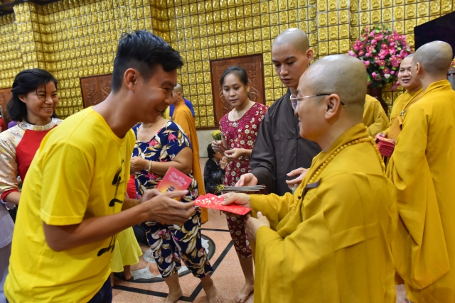 Chùa Giác Ngộ: Nhộn nhịp đêm giao thừa xuân Mậu Tuất 2018