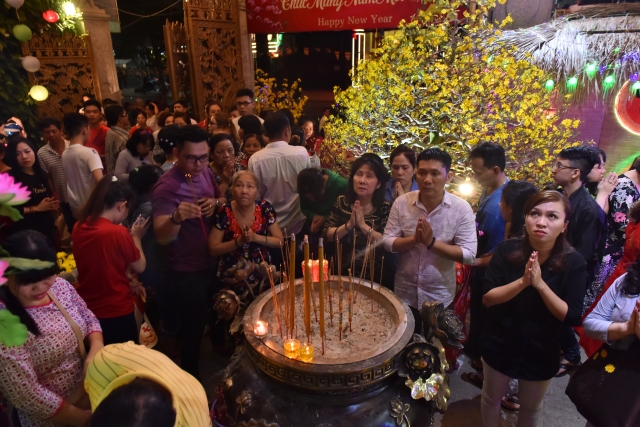 Chùa Giác Ngộ: Nhộn nhịp đêm giao thừa xuân Mậu Tuất 2018