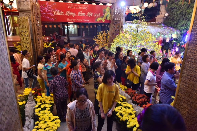 Chùa Giác Ngộ: Nhộn nhịp đêm giao thừa xuân Mậu Tuất 2018