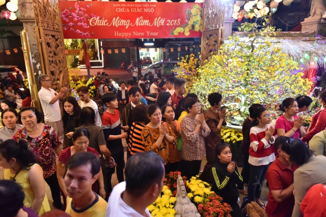 Chùa Giác Ngộ: Nhộn nhịp đêm giao thừa xuân Mậu Tuất 2018
