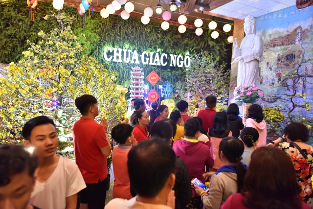 Chùa Giác Ngộ: Nhộn nhịp đêm giao thừa xuân Mậu Tuất 2018