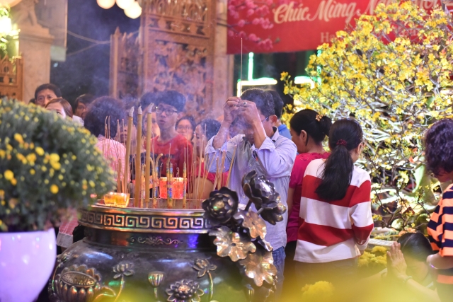 Chùa Giác Ngộ: Nhộn nhịp đêm giao thừa xuân Mậu Tuất 2018