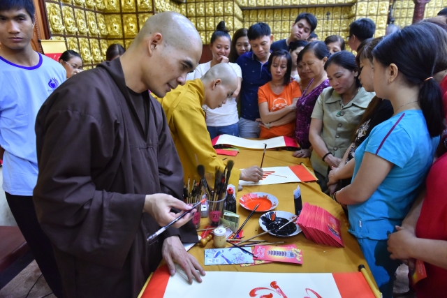 Chùa Giác Ngộ: Nhộn nhịp đêm giao thừa xuân Mậu Tuất 2018