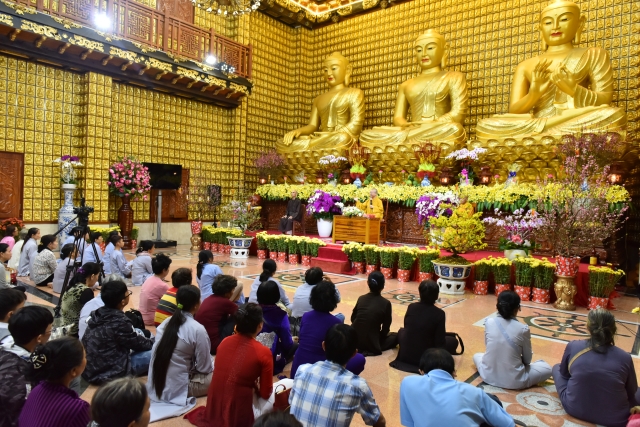 Tết Mậu Tuất: TT. Thích Nhật Từ ban đạo từ cho hành hương của đạo tràng chùa Phước Long – Cần Thơ