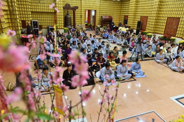 Tết Mậu Tuất: TT. Thích Nhật Từ ban đạo từ cho hành hương của đạo tràng chùa Phước Long – Cần Thơ