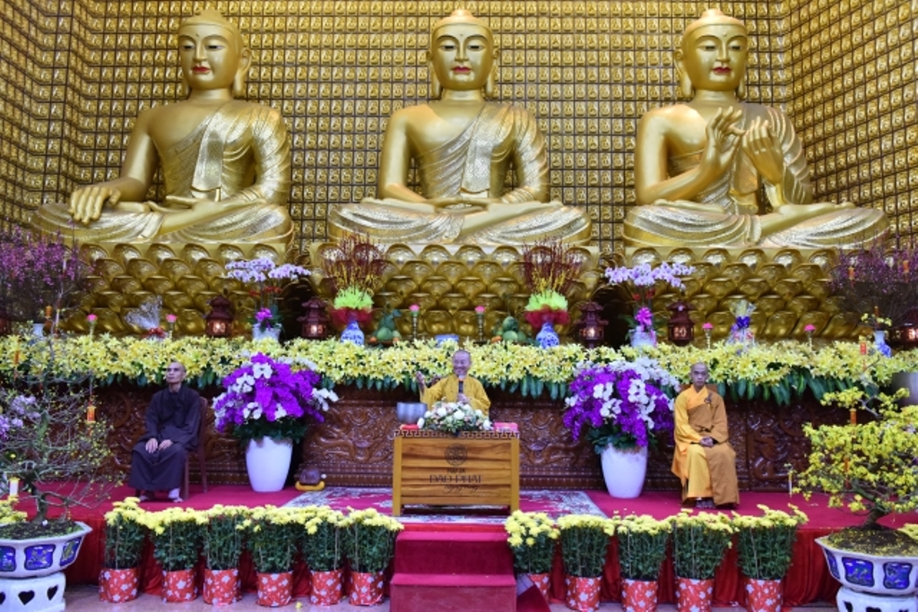 Tết Mậu Tuất: TT. Thích Nhật Từ ban đạo từ cho hành hương của đạo tràng chùa Phước Long – Cần Thơ