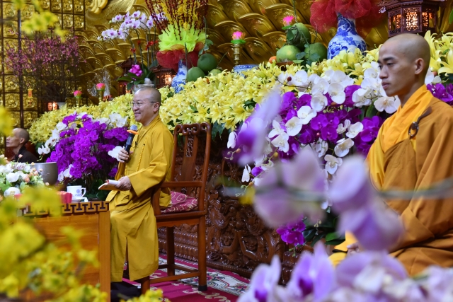 Tết Mậu Tuất: TT. Thích Nhật Từ ban đạo từ cho hành hương của đạo tràng chùa Phước Long – Cần Thơ