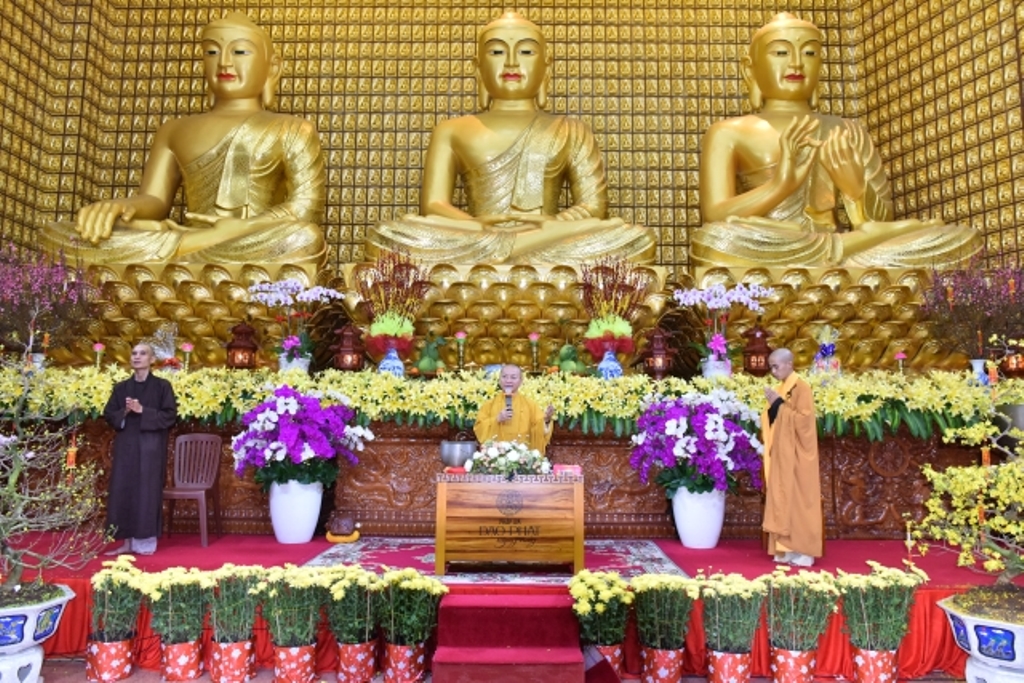 Tết Mậu Tuất: TT. Thích Nhật Từ ban đạo từ cho hành hương của đạo tràng chùa Phước Long – Cần Thơ