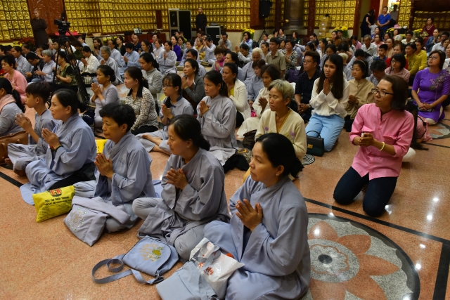 Tết Mậu Tuất: TT. Thích Nhật Từ ban đạo từ cho hành hương của đạo tràng chùa Phước Long – Cần Thơ