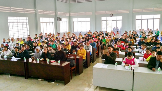 Quỹ Học bổng Hy vọng tặng 200 suất quà cho học sinh nghèo vượt khó