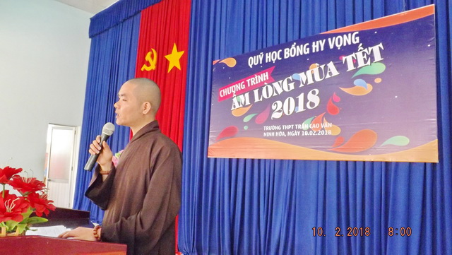 Quỹ Học bổng Hy vọng tặng 200 suất quà cho học sinh nghèo vượt khó