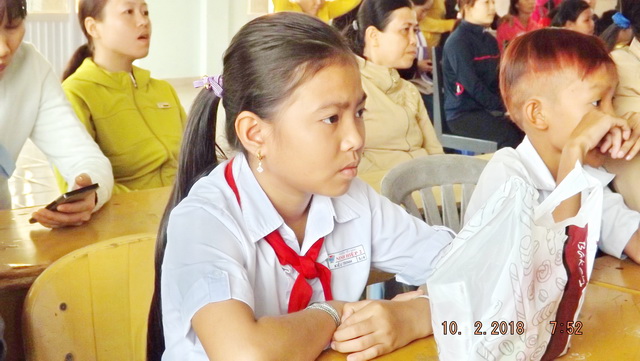 Quỹ Học bổng Hy vọng tặng 200 suất quà cho học sinh nghèo vượt khó