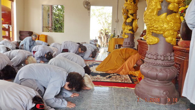 Chùa Long Thạnh: Khóa tu Bát quan trai cuối năm Đinh Dậu