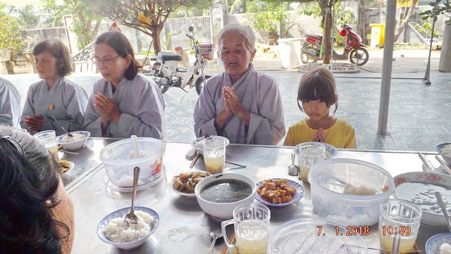 Chùa Long Thạnh: Khóa tu Bát quan trai cuối năm Đinh Dậu