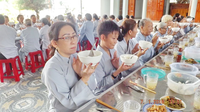 Chùa Long Thạnh: Khóa tu Bát quan trai cuối năm Đinh Dậu