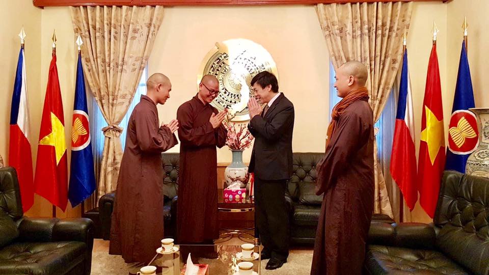 CH Séc: Tiếp đoàn Giáo Thọ Sư và các thành viên Hội đồng Điều hành TW Hội Phật Tử VN
