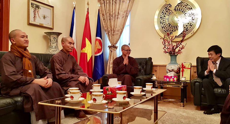 CH Séc: Tiếp đoàn Giáo Thọ Sư và các thành viên Hội đồng Điều hành TW Hội Phật Tử VN