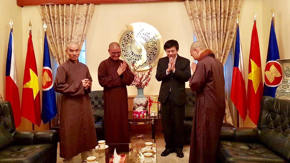 CH Séc: Tiếp đoàn Giáo Thọ Sư và các thành viên Hội đồng Điều hành TW Hội Phật Tử VN