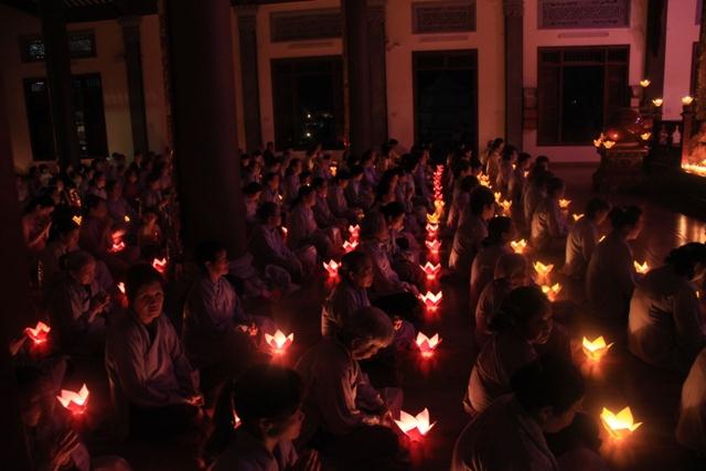 Chùa Pháp Hoa, Đắk Nông, tổ chức đêm hoa đăng Phật thành đạo