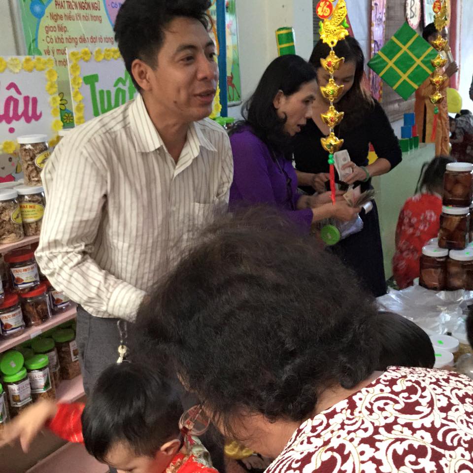 Hội chợ Xuân Yêu thương qua lăng kính của các bé Trường Mầm Non Võ Trứ