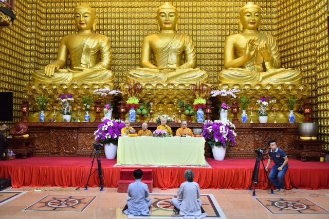 Chùa Giác Ngộ: Trang nghiêm lễ thế phát xuất gia cho 2 tín nữ