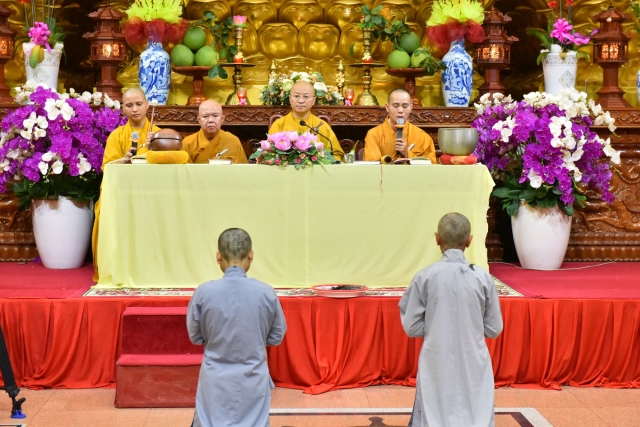Chùa Giác Ngộ: Trang nghiêm lễ thế phát xuất gia cho 2 tín nữ