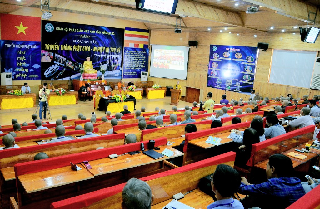 Học viên sinh hoạt ở khóa tập huấn
