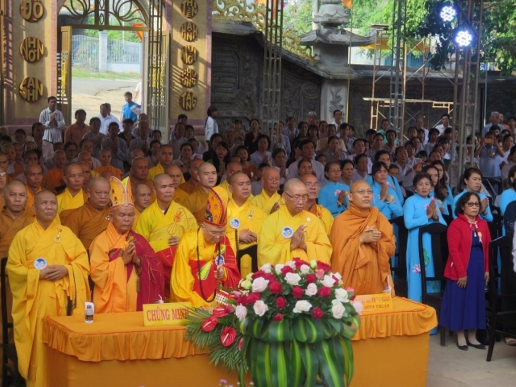 Bình Thuận: Phật giáo huyện Hàm Tân long trọng cử hành Phật đản PL. 2562