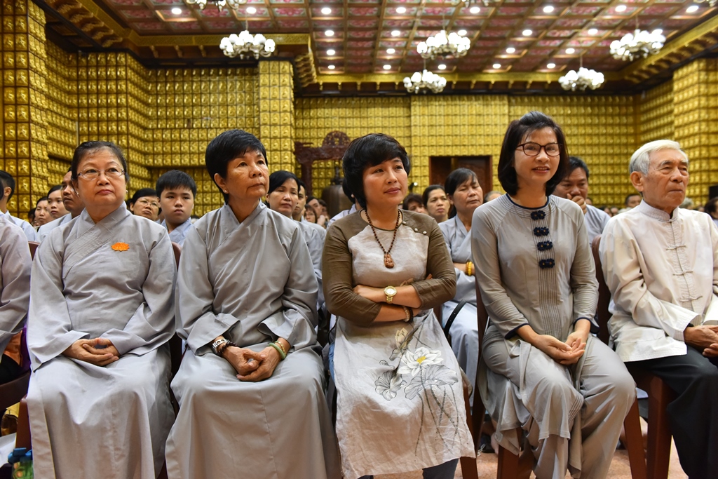 Chùa Giác Ngộ: Lễ Sám Hối và giới thiệu sách “Đứng dậy và bước đi” tác giả Nguyễn Hướng Dương (13/06/2018)