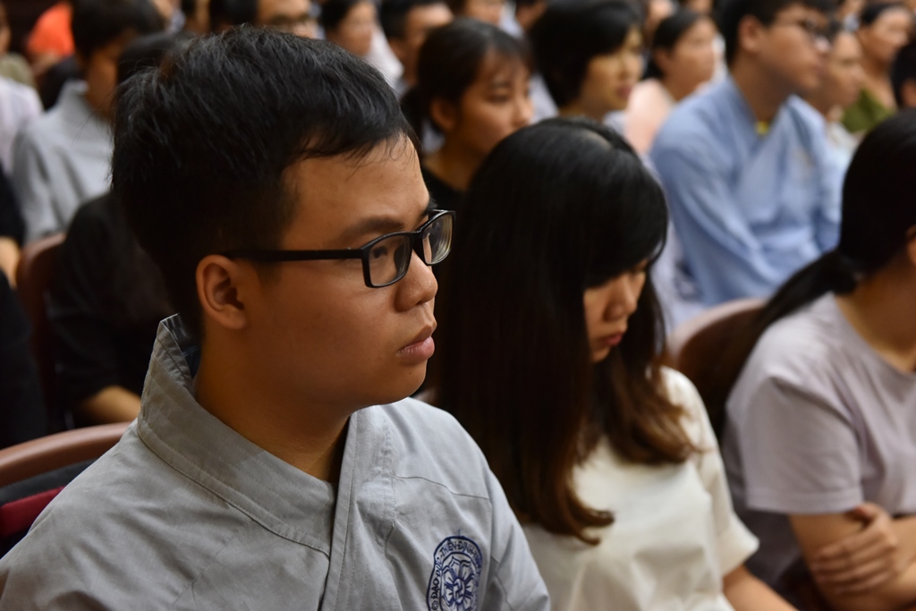 Chùa Giác Ngộ: Lễ Sám Hối và giới thiệu sách “Đứng dậy và bước đi” tác giả Nguyễn Hướng Dương (13/06/2018)