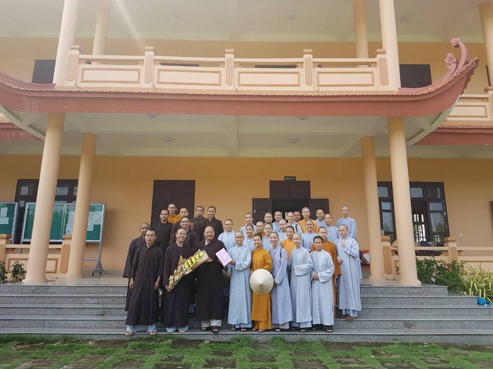 Tự tại tùy duyên