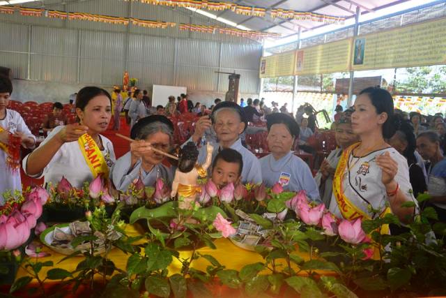 Vĩnh Phúc: Trang nghiêm Lễ Tắm Phật tại chùa Thanh Sơn