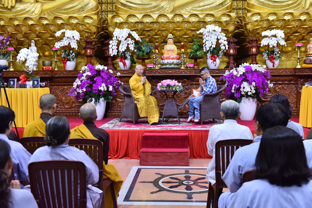 Chùa Giác Ngộ: Lễ Sám Hối và giới thiệu sách “Đứng dậy và bước đi” tác giả Nguyễn Hướng Dương (13/06/2018)