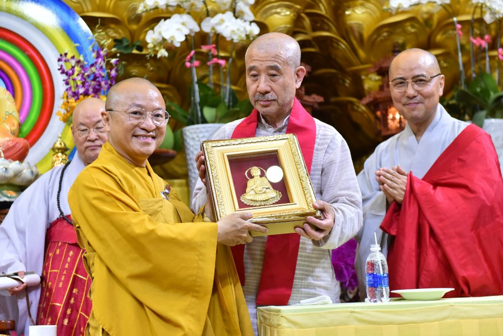 HT. Phiến Bạch Vân giao lưu Với Phật tử chùa Giác Ngộ và phát triển quan hệ Việt - Hàn