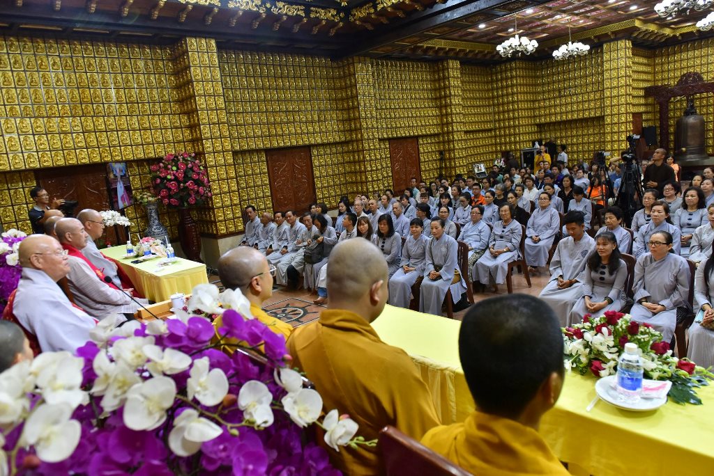 HT. Phiến Bạch Vân giao lưu Với Phật tử chùa Giác Ngộ và phát triển quan hệ Việt - Hàn