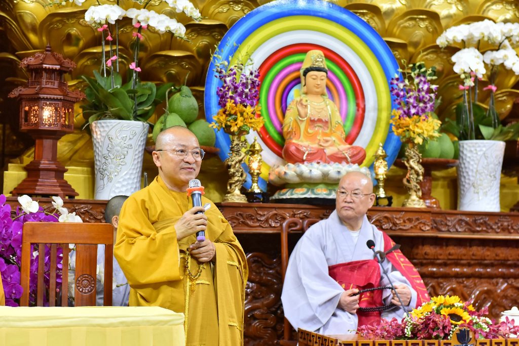 HT. Phiến Bạch Vân giao lưu Với Phật tử chùa Giác Ngộ và phát triển quan hệ Việt - Hàn