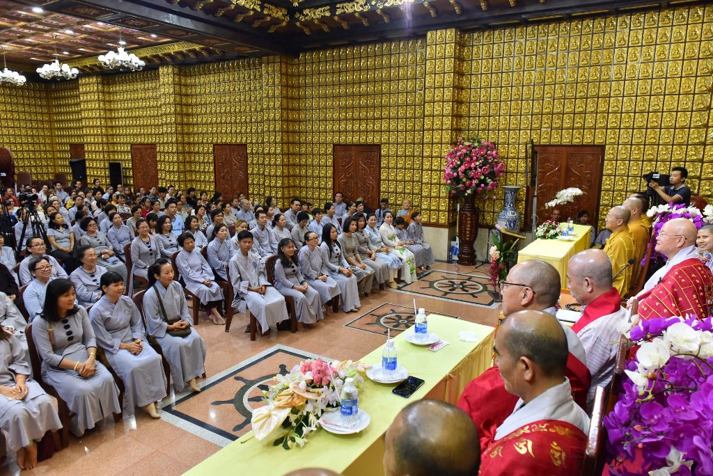 HT. Phiến Bạch Vân giao lưu Với Phật tử chùa Giác Ngộ và phát triển quan hệ Việt - Hàn