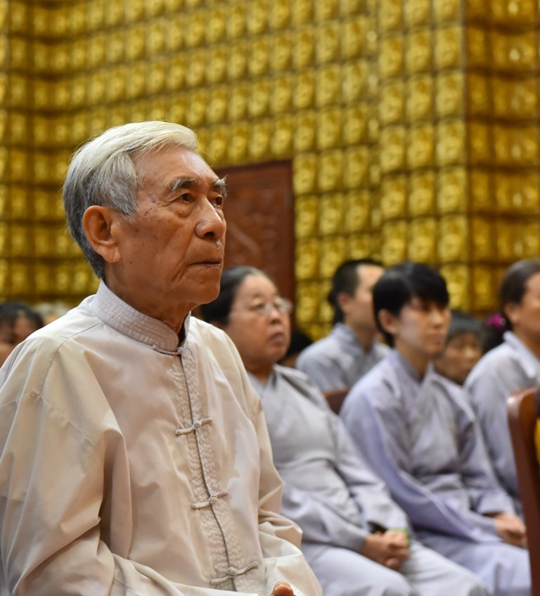 Chùa Giác Ngộ: Lễ Sám Hối và giới thiệu sách “Đứng dậy và bước đi” tác giả Nguyễn Hướng Dương (13/06/2018)